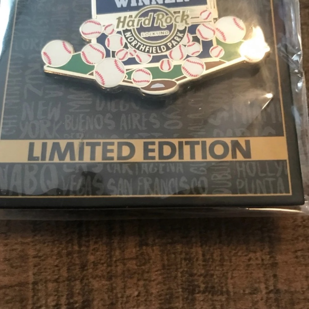 Hard Rock Pin - Picture 2 of 5